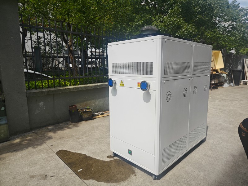 上海某儀器公司采購(gòu)25kW高低溫控溫系統(tǒng)提升反應(yīng)釜實(shí)驗(yàn)效能 圖1