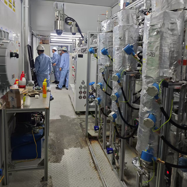 一拖二防爆高低溫控溫系統設備實拍圖3